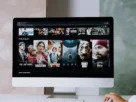 Imagem de uma televisão com Streaming na tela